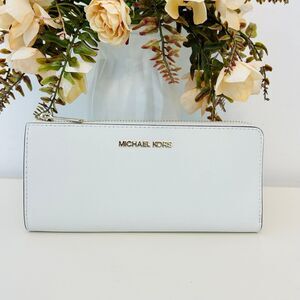 Michael Kors Jet Set Travel Large Logo Quarter-Zip Wallet Optic White